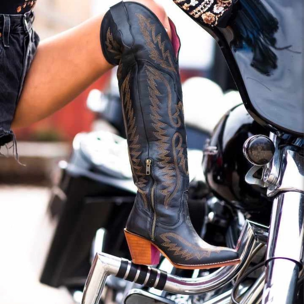 SOLD Black high knee western boots PRICE IS FINAL